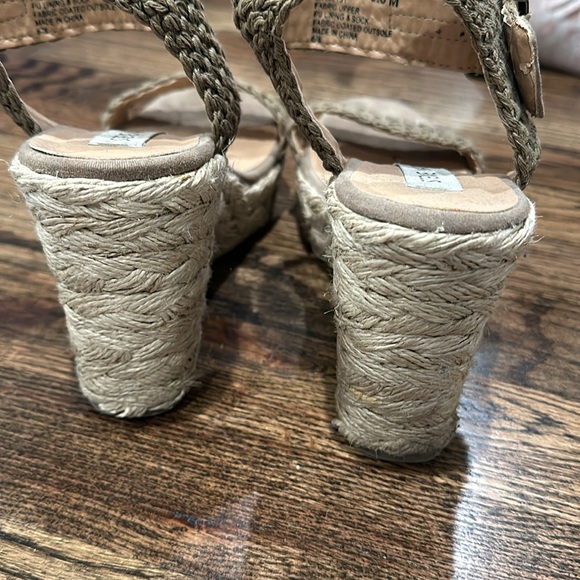 Steve Madden raffia wedges 6.5 - Picture 4 of 7